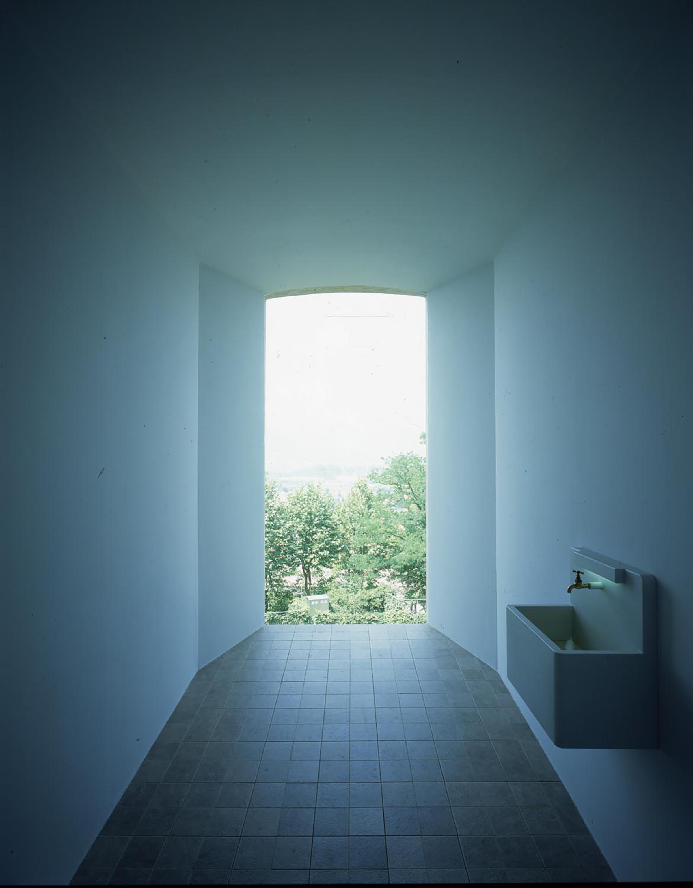 Massimo Bartolini, Finestra su finestra, 2002